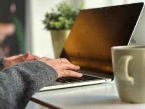 在宅ワークで集中力が切れる時の対策は？おすすめと比較を徹底解説！